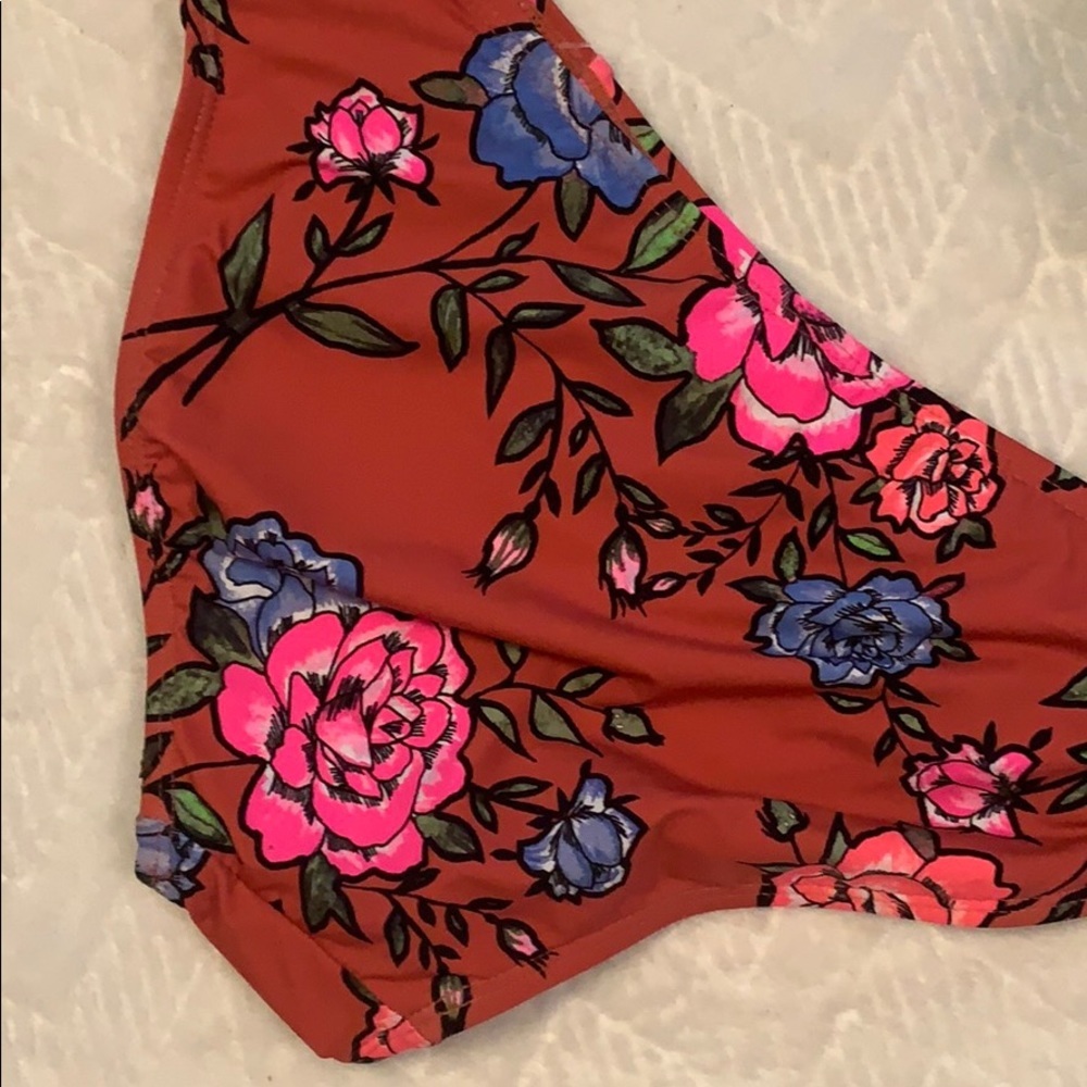 Two‎ bikini bottoms - Picture 6 of 9